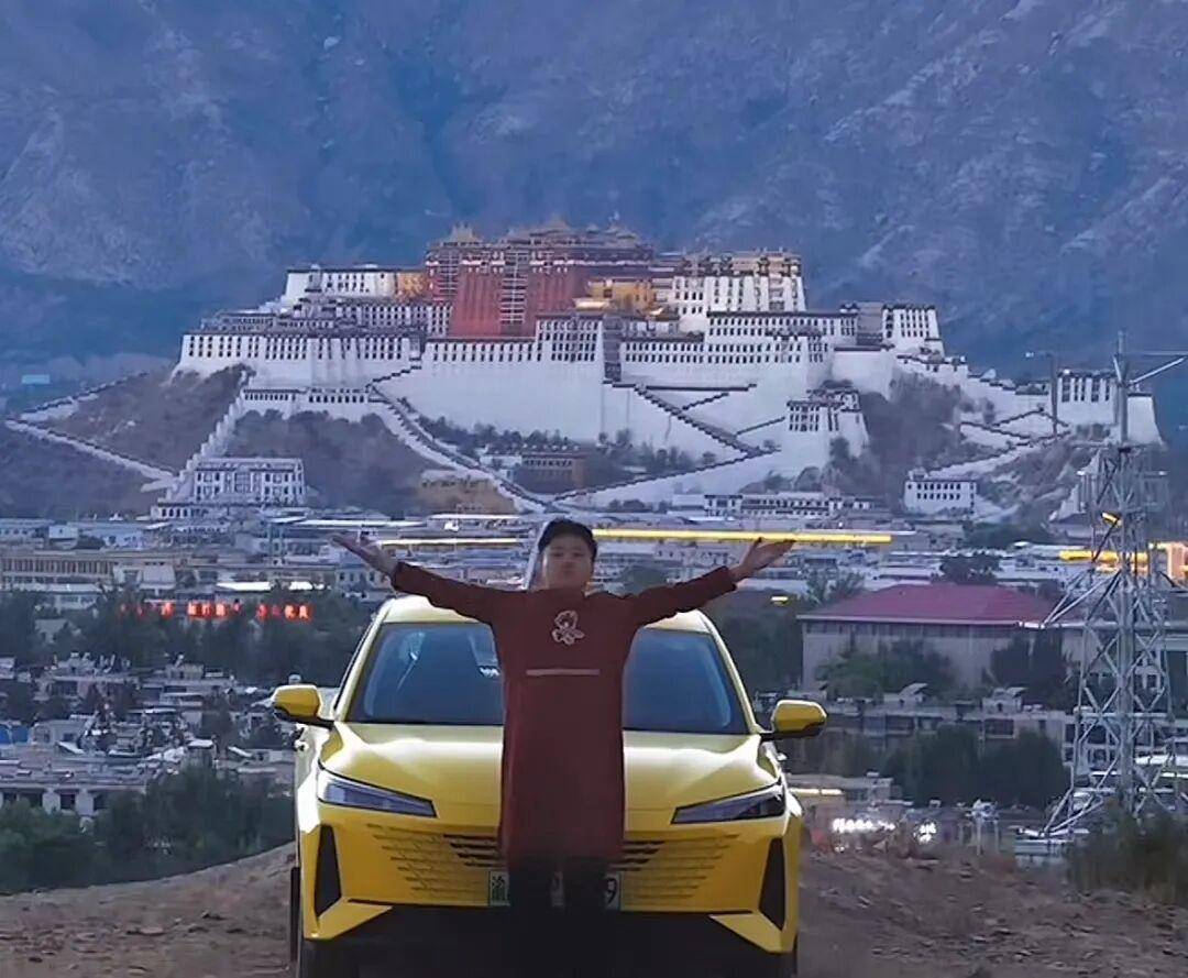 重庆网红“李要得”打车直达拉萨视频爆火,西藏文旅回应:“满足”一次性奖励50万元, 符合条件,将及时兑现奖金。 重庆网红“李要得”打车直达拉萨视频爆火,西藏文旅回应:“满足”一次性奖励50万元, 符合条件,将及时兑现奖金。